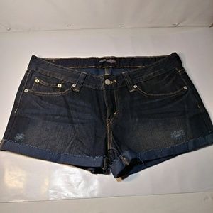 Womens levi shorts!!!